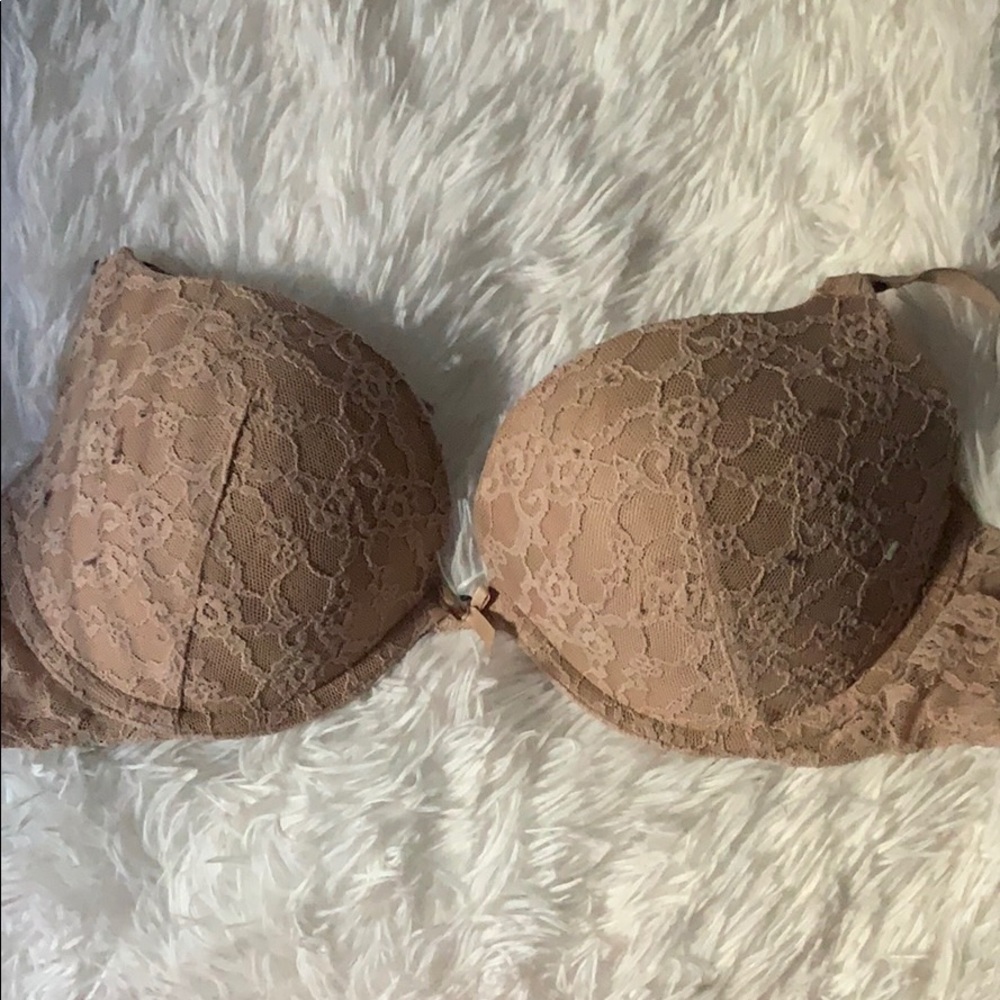 Nude lace Victoria secret bra
